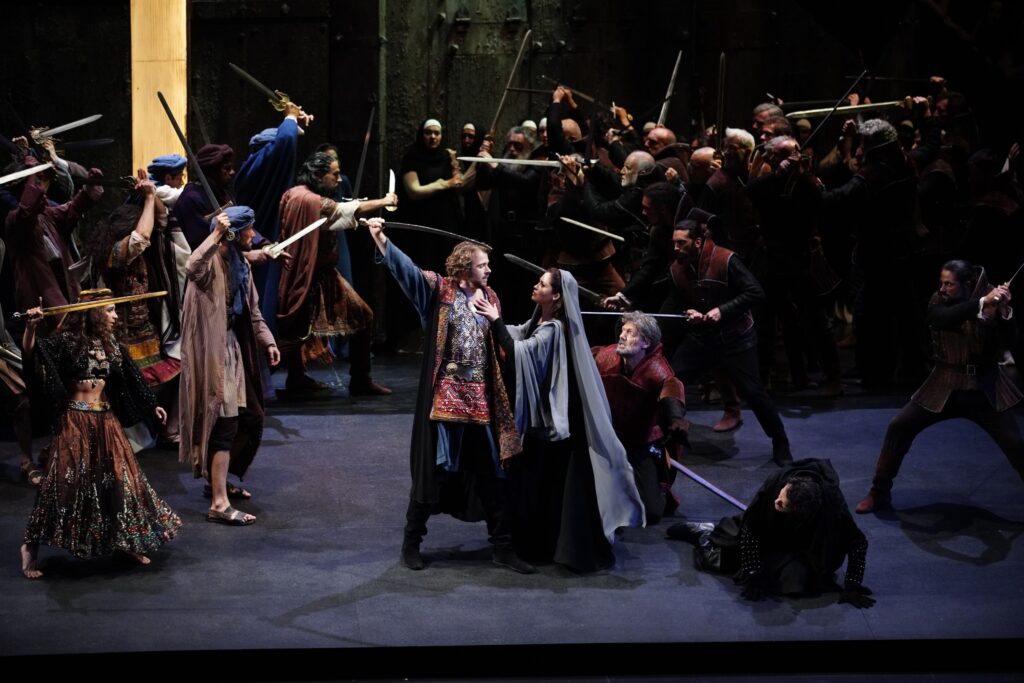 Retransmisión de la ópera Il trovatore.