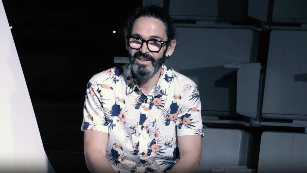 Entrevista José César Perales, «Falacias, sesgos y lugares comunes en la (supuesta) adicción a las pantallas»